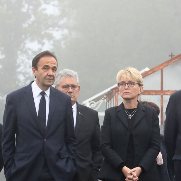 Le maire de Sainte-Féréole, Henri Soulier - Claude Chirac et son mari Frédéric Salat-Baroux vont se recueillir sur la tombe de la famille de Jacques Chirac au cimetière de Sainte-Féréole en Corrèze le 5 octobre 2019. Claude Chirac avait la gorge serrée au moment de prononcer un discours pour remercier les habitants de Sainte-Féréole. Ce samedi matin, avec son mari, elle a déposé une gerbe sur la tombe de ses arrières grands parents, avant de se rendre devant la maison familiale. Un recueillement dans l'émotion. © Patrick Bernard/Bestimage Claude Chirac and her husband, Frédéric Salat-Baroux, will gather at the grave of Jacques Chirac's family at the Sainte-Féréole cemetery in Corrèze on October 5, 2019. Claude Chirac was in a deep throat when giving a speech to thank the inhabitants from Sainte-Féréole. This Saturday morning, with her husband, she laid a wreath on the grave of her great grandparents, before going to the family home. A meditation in the emotion.05/10/2019 - Sainte-Féréole