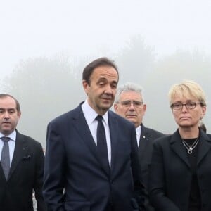 Le maire de Sainte-Féréole, Henri Soulier - Claude Chirac et son mari Frédéric Salat-Baroux vont se recueillir sur la tombe de la famille de Jacques Chirac au cimetière de Sainte-Féréole en Corrèze le 5 octobre 2019. Claude Chirac avait la gorge serrée au moment de prononcer un discours pour remercier les habitants de Sainte-Féréole. Ce samedi matin, avec son mari, elle a déposé une gerbe sur la tombe de ses arrières grands parents, avant de se rendre devant la maison familiale. Un recueillement dans l'émotion. © Patrick Bernard/Bestimage Claude Chirac and her husband, Frédéric Salat-Baroux, will gather at the grave of Jacques Chirac's family at the Sainte-Féréole cemetery in Corrèze on October 5, 2019. Claude Chirac was in a deep throat when giving a speech to thank the inhabitants from Sainte-Féréole. This Saturday morning, with her husband, she laid a wreath on the grave of her great grandparents, before going to the family home. A meditation in the emotion.05/10/2019 - Sainte-Féréole