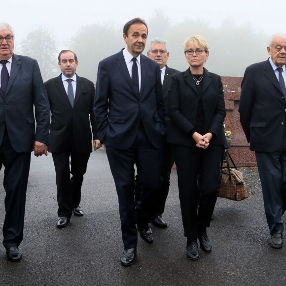 Le maire de Sainte-Féréole, Henri Soulier - Claude Chirac et son mari Frédéric Salat-Baroux vont se recueillir sur la tombe de la famille de Jacques Chirac au cimetière de Sainte-Féréole en Corrèze le 5 octobre 2019. Claude Chirac avait la gorge serrée au moment de prononcer un discours pour remercier les habitants de Sainte-Féréole. Ce samedi matin, avec son mari, elle a déposé une gerbe sur la tombe de ses arrières grands parents, avant de se rendre devant la maison familiale. Un recueillement dans l'émotion. © Patrick Bernard/Bestimage Claude Chirac and her husband, Frédéric Salat-Baroux, will gather at the grave of Jacques Chirac's family at the Sainte-Féréole cemetery in Corrèze on October 5, 2019. Claude Chirac was in a deep throat when giving a speech to thank the inhabitants from Sainte-Féréole. This Saturday morning, with her husband, she laid a wreath on the grave of her great grandparents, before going to the family home. A meditation in the emotion.05/10/2019 - Sainte-Féréole