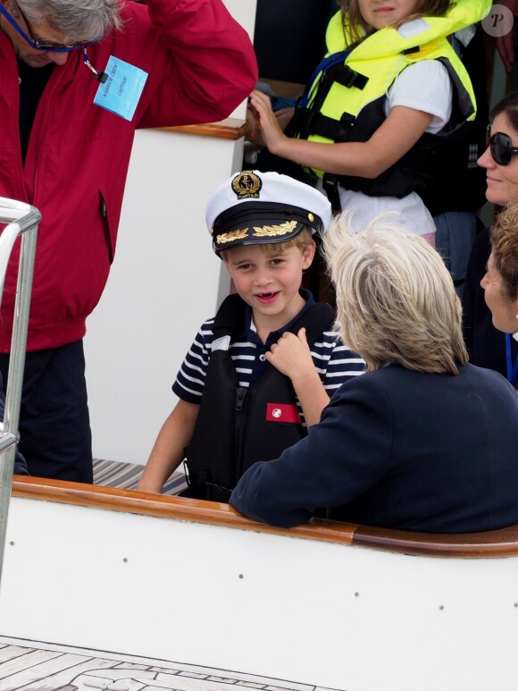 Le prince George de Cambridge, Michael Middleton - Les enfants du duc et de la duchesse de Cambridge regardent d'un bateau la régate King's Cup le 8 août 2019.