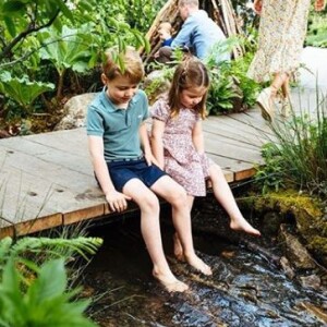 Kate Middleton et le prince William publient des photos de leur après-midi du dimanche 19 mai 2019 en famille au Chelsea Flower Show, avec leurs enfants (le prince George, la princesse Charlotte et le prince Louis) sur Instagram. Photo prise par @mattporteous.