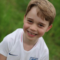 George de Cambridge : Supporter déchaîné à un match de foot avec ses parents