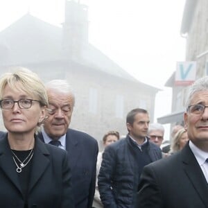 Le maire de Sainte-Féréole, Henri Soulier - Claude Chirac et son mari Frédéric Salat-Baroux vont se recueillir sur la tombe de la famille de Jacques Chirac au cimetière de Sainte-Féréole en Corrèze le 5 octobre 2019. Claude Chirac avait la gorge serrée au moment de prononcer un discours pour remercier les habitants de Sainte-Féréole. Ce samedi matin, avec son mari, elle a déposé une gerbe sur la tombe de ses arrières grands parents, avant de se rendre devant la maison familiale. Un recueillement dans l'émotion. © Patrick Bernard/Bestimage