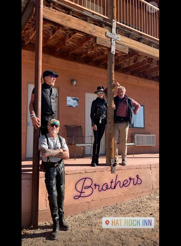 Laeticia Hallyday refait le dernier road-trip de Johnny Hallyday (qu'il avait fait en 2016) avec leurs amis bikers, dont Pierre Billon et Fabrice Le Ruyet. Ce voyage se fait sur les routes de l'Utah, du Grand Canyon et de Californie. Le 6 octobre 2019.
