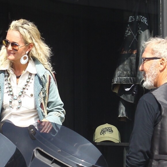 Exclusif - Laeticia Hallyday fait une grande virée sur les Harley-Davidson de Johnny avec Pierre Billon, Philippe Fatien et Fabrice Le Ruyet (mari d'Anne Marcassus) à Los Angeles le 28 septembre 2018.