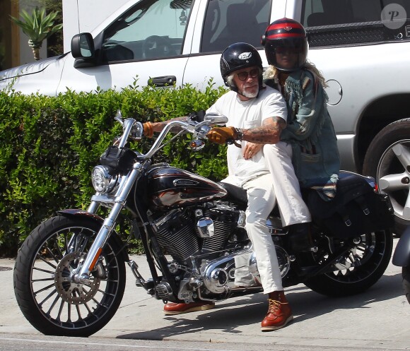 Exclusif - Laeticia Hallyday fait une grande virée sur les Harley-Davidson de Johnny avec Pierre Billon, Philippe Fatien et Fabrice Le Ruyet (mari d'Anne Marcassus) à Los Angeles le 28 septembre 2018.