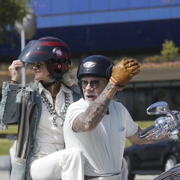 Exclusif - Laeticia Hallyday fait une grande virée sur les Harley-Davidson de Johnny avec Pierre Billon, Philippe Fatien et Fabrice Le Ruyet (mari d'Anne Marcassus) à Los Angeles le 28 septembre 2018.