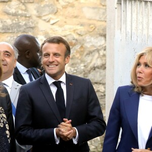 Le Président de la République Emmanuel Macron et sa femme la Première Dame Brigitte Macron, Stéphane Bern - Le Président de la République E. Macron et sa femme la Première Dame B. Macron étaient au château de By, à Thomery (Seine-et-Marne), l'un des 18 sites retenus pour la deuxième édition du Loto du patrimoine, le 20 Septembre 2019. © Dominique Jacovides/Bestimage