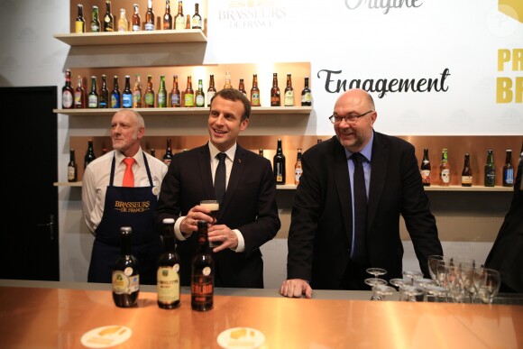 Emmanuel Macron, president de la Republique accompagne de Stephane Travert, ministre de l'Agriculture au stand des brasseurs lors de sa visite a l'occasion de l'inauguration du 55eme Salon International de l'Agriculture, au parc des expositions de la Porte de Versailles. Le 24 février 2018 © Romain Gaillard / Bestimage