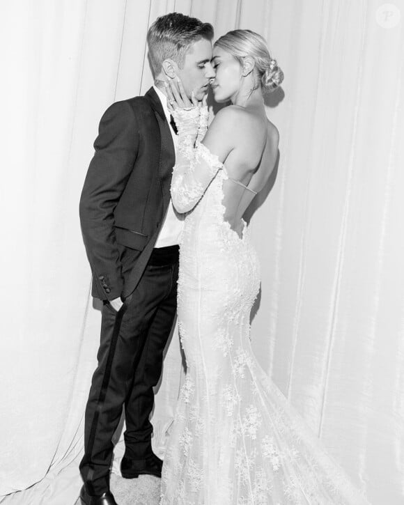 Mariage de Justin Bieber et Hailey Baldwin- 30 septembre 2019- Robe sirène.