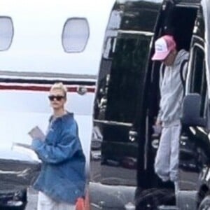 Justin Bieber et sa femme Hailey Baldwin Bieber prennent un jet privé à Los Angeles pour se rendre à leur mariage, le 28 septembre 2019