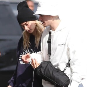 Justin Bieber et sa femme Hailey Baldwin Bieber se promènent à Los Angeles, le 26 septembre 2019.