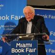 Bernie Sanders donne une conférence à la foire du livre de Miami le 19 novembre 2016