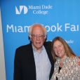Bernie Saunders et sa femme Jane O'Meara Sanders au Miami Book Fair à Miami, Floride, Etats-Unis, le 19 novembre 2016.