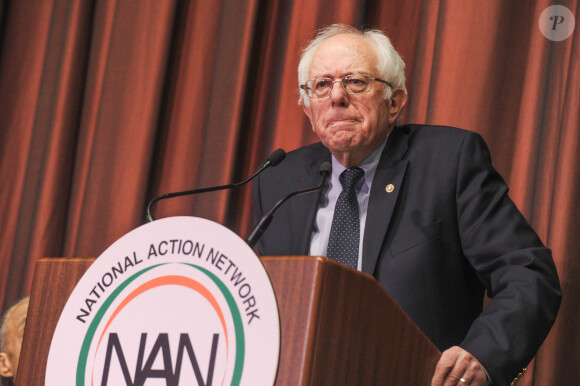 Bernie Sanders au 25ème anniversaire de la National Convention à New York le 14 avril 2016 aux côtés du du reverend Al Sharpton.