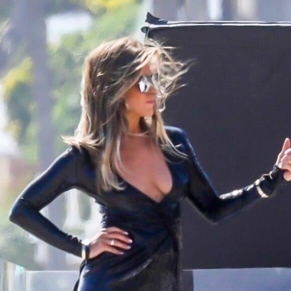 Exclusif - Jennifer Aniston lors d'une une séance photo très sexy avec un Dobermann sur une plage de Malibu, Los Angeles, Californie, Etats-Unis, le 27 mars 2019.