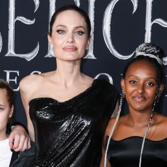 Shiloh Nouvel Jolie-Pitt, Vivienne Marcheline Jolie-Pitt, Angelina Jolie, Zahara Marley Jolie-Pitt et Knox Léon Jolie-Pitt à la première de Maleficent: Mistress of Evil au théâtre El Capitan dans le quartier de Hollywood à Los Angeles, le 30 septembre 2019.