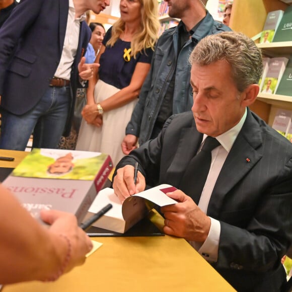 Exclusif - Nicolas Sarkozy en dédicace de son livre "Passions" à la librairie Lamartine à Neuilly-sur-Seine. Le 14 septembre 2019 © Francis Petit / Bestimage