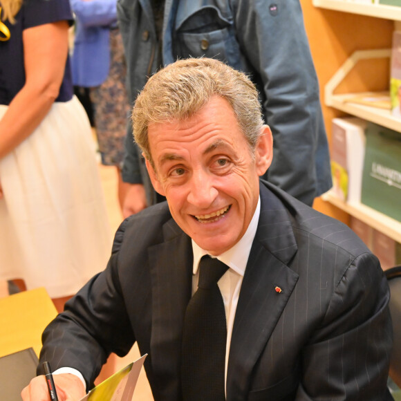 Exclusif - Nicolas Sarkozy en dédicace de son dernier livre "Passions" à la librairie Lamartine à Neuilly-sur-Seine. Le 14 septembre 2019 © Francis Petit / Bestimage