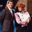 Le prince Andrew et Sarah Ferguson avec leur fille Eugenie devant l'hôpital Portland en 1990.