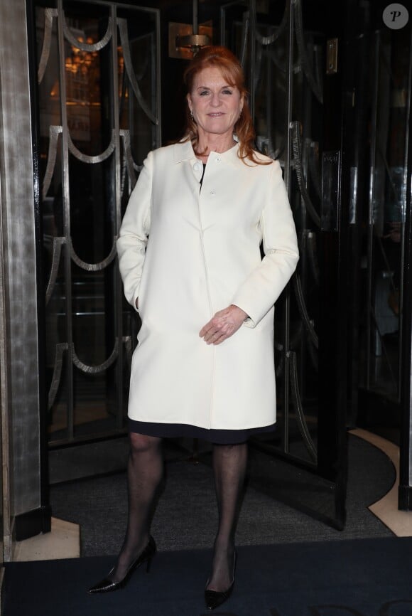 Sarah Ferguson, duchesse d'York, à la sortie de l'hôtel "Claridge" à Londres, le 10 octobre 2019.