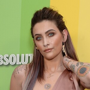 Paris Jackson au photocall de la soirée "amfAR Gala" à Los Angeles, le 10 octobre 2019.