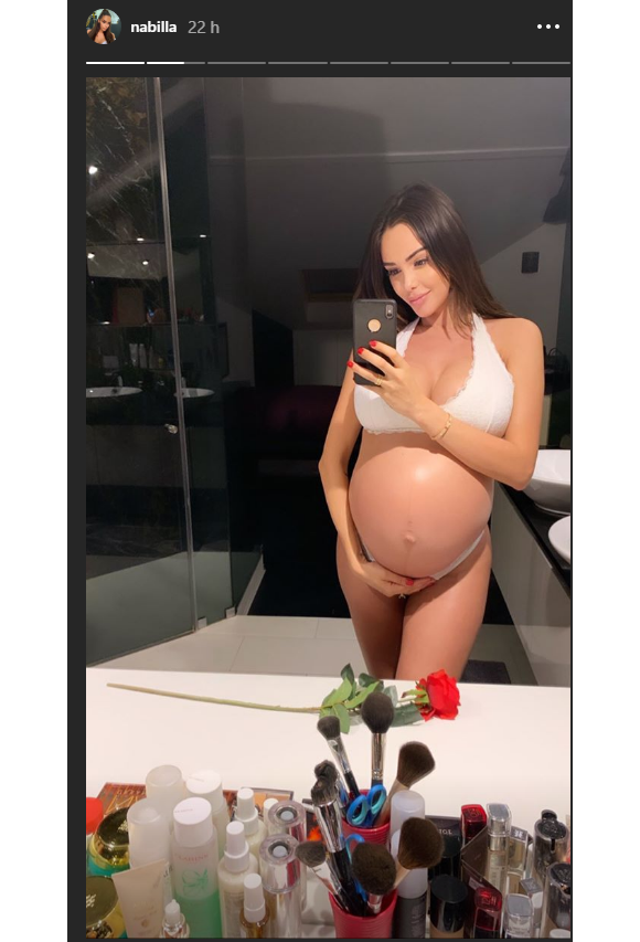 Nabilla Benattia, enceinte de son premier enfant, pose sur Instagram, le 26 septembre 2019