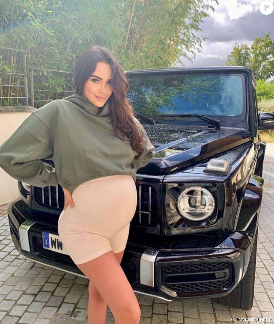 Nabilla Benattia dévoile son baby bump sur Instagram, le 27 septembre 2019