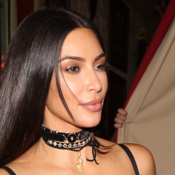Kim Kardashian et Kanye West sortent du restaurant Ferdi à Paris le 29 septembre 2016.