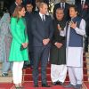 Le prince William et Kate Middleton en compagnie du Premier ministre Imran Khan, à la sortie d'une réunion au Palais présidentiel d'Islamab, dans la cadre de leur visite officielle de cinq jours. Pakistan, le 15 octobre 2019.