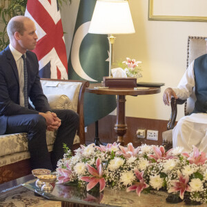 Le prince William, duc de Cambridge, et Catherine (Kate) Middleton, duchesse de Cambridge, en entretien avec la président pakistanais Arif Alvi à sa résidence présidentielle d'Islamabad, dans le cadre de leur visite officielle de 5 jours. Pakistan, le 15 octobre 2019.