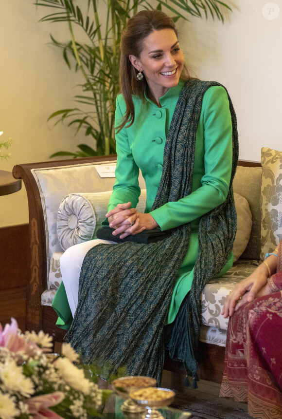 Le prince William, duc de Cambridge, et Catherine (Kate) Middleton, duchesse de Cambridge, en entretien avec la président pakistanais Arif Alvi à sa résidence présidentielle d'Islamabad, dans le cadre de leur visite officielle de 5 jours. Pakistan, le 15 octobre 2019.
