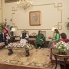 Le prince William, duc de Cambridge, Arif Alvi, président du Pakistan, Samina Alvi, la femme du président du Pakistan, Catherine Kate Middleton, duchesse de Cambridge - Le duc et la duchesse de Cambridge lors d'un rencontre avec le président du Pakistan à Islamabad le 15 octobre 2019.