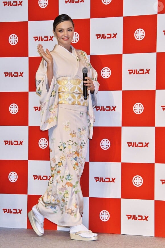 Miranda Kerr lors de la présentation des produits Marukome Koji-amazake (Saké et riz au malt) à Tokyo le 10 janvier 2019.