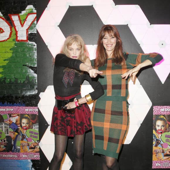 Arielle Dombasle, Maréva Galanter - Soirée pour la sortie de l'album "Back dans les Bacs" à la salle player one à Paris le 15 octobre 2019. 16 Artistes rendent hommage aux tubes des Annees 90/2000 © Christophe Aubert via Bestimage