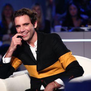 Mika sur le plateau de l'émssion télé "Domenica In Roma" à Rome le 13 octobre 2019.