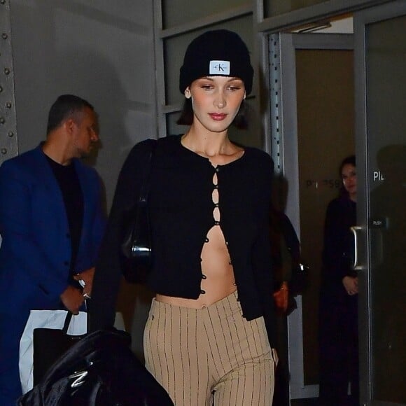 Bella Hadid a été aperçue à la sortie d'un studio photo à New York, le 16 octobre 2019.