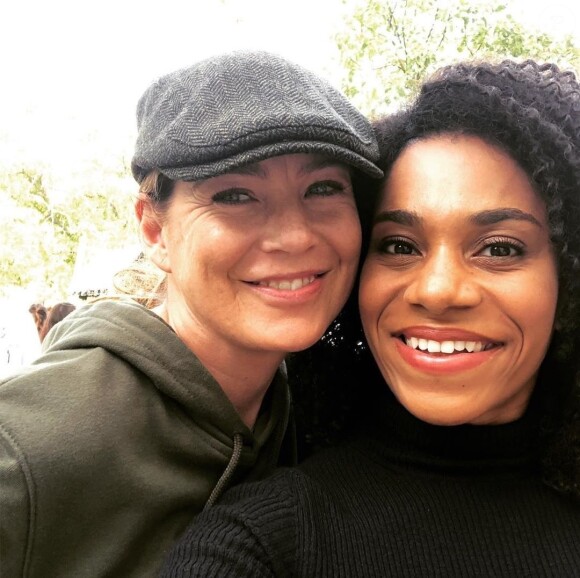 Ellen Pompeo et Kelly McCreary sur le tournage de la 16e saison de Grey's Anatomy. Le 8 octobre 2019.