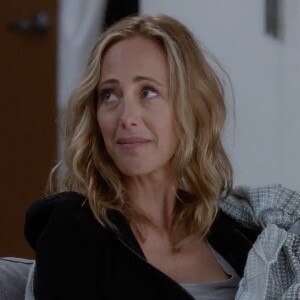 Photo promo de la 16e saison de Grey's Anatomy. Septembre 2019. Ici Kim Raver.