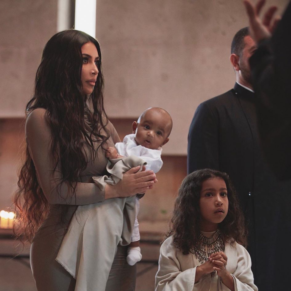 Kim Kardashian et ses enfants Psalm et North en Arménie. Octobre 2019.