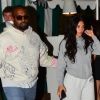 Exclusif - Kim Kardashian (sans maquillage) et son mari Kanye West à la sortie d'un dîner au Bungalow à Santa Monica le 18 août 2019. Kim avait choisi une tenue en accord avec son mauillage : plutôt décontractée. Un petit combo gagnant sweat uni, jogging basket pour madame et Kanye West arborait une attelle au poignet gauche.