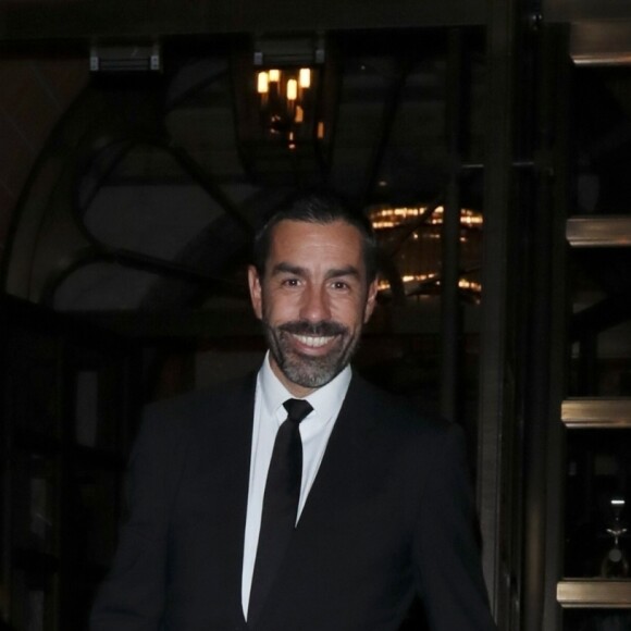 Robert Pirès et sa femme Jessica Lemarie à la sortie de la soirée "Global Gift Gala" au Kimpton Fitzroy à Londres, le 17 octobre 2019.