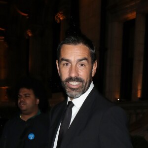 Robert Pirès et sa femme Jessica Lemarie à la sortie de la soirée "Global Gift Gala" au Kimpton Fitzroy à Londres, le 17 octobre 2019.