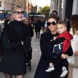  Eva Longoria, avec son fils Santiago, et Melanie  Griffith sont allées déjeuner à la  Brasserie Of Light à Londres le 16 octobre 2019. 