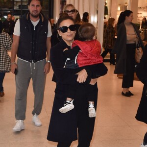 Eva Longoria, avec son fils Santiago, et Melanie Griffith sont allées déjeuner à la Brasserie Of Light à Londres le 16 octobre 2019.