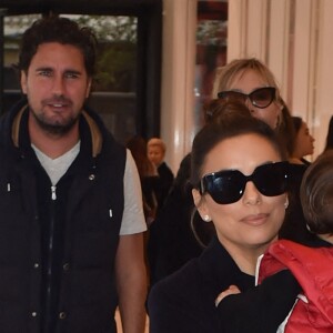 Eva Longoria, avec son fils Santiago, et Melanie Griffith sont allées déjeuner à la Brasserie Of Light à Londres le 16 octobre 2019.