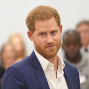 Le prince Harry rencontre les étudiants à l'Académie de Nottingham lors de sa visite à l'occasion de la Journée mondiale de la santé mentale, le 10 octobre 2019.