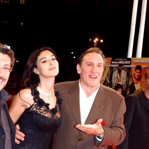 Alain Chabat, Monica Belluccu et Gérard Depardieu à la première du film "Astérix et Obélix mission Cléopâtre en Italie en 2002.