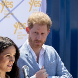 Le prince Harry, duc de Sussex, Meghan Markle, duchesse de Sussex en visite dans un township de Johannesburg le 2 octobre 2019.