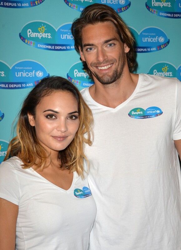 Camille Lacourt et sa femme Valérie Bègue sont les parrain et marraine du 10ème anniversaire du partenariat entre Pampers et l'Unicef pour le vaccin des enfants contre le tétanos. Paris, le 13 novembre 2015.